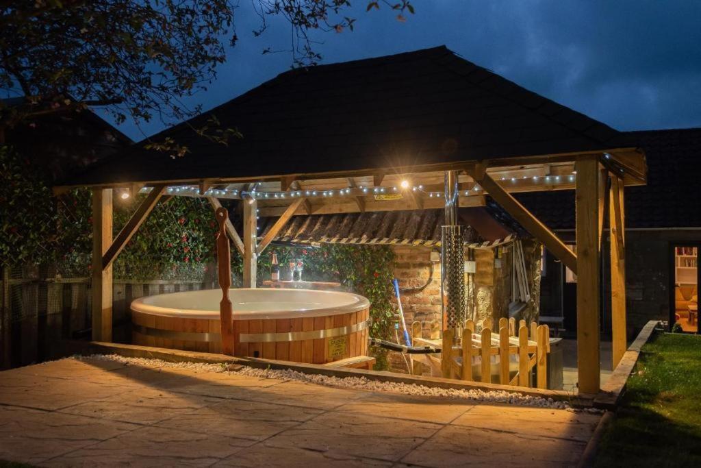 East Cottage * Wood Burning Hot Tub * Garden St Andrews Extérieur photo